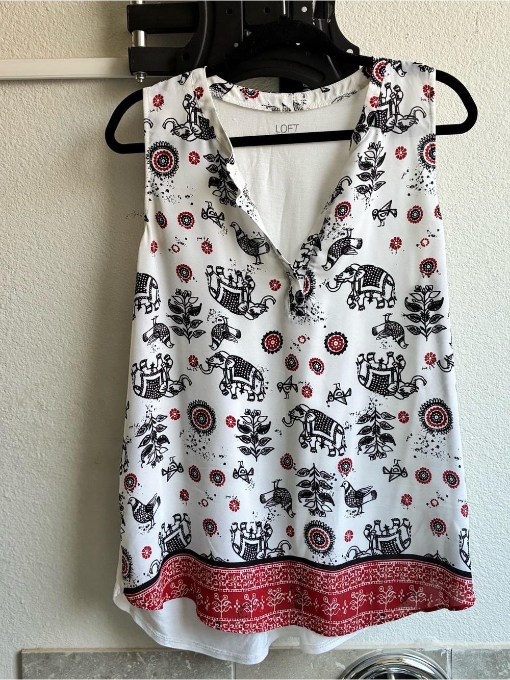 LOFT White Sleeveless Elephant Print V-Neck Top Size Large